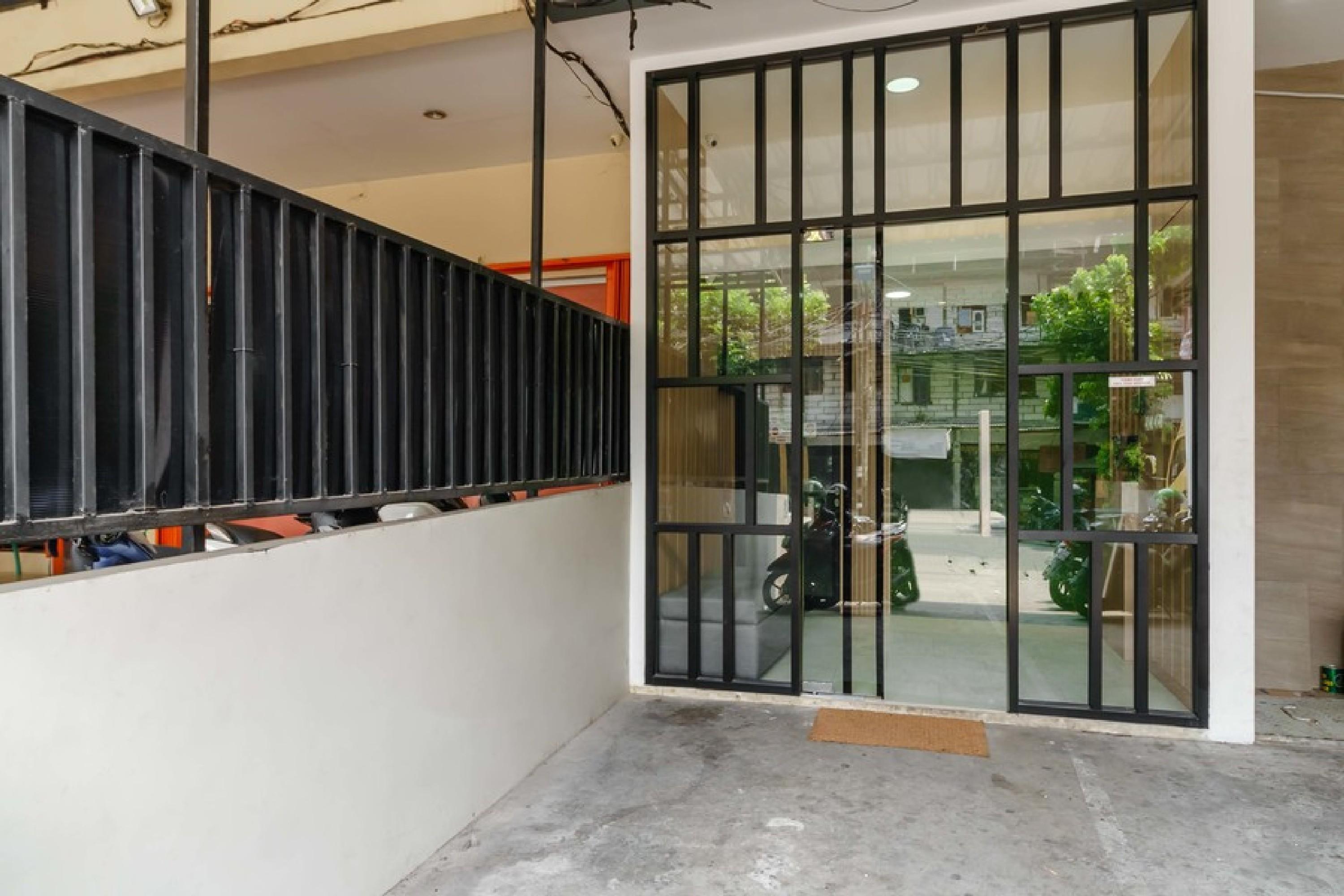 Готель Reddoorz @ Mangga Besar 2 Джакарта Екстер'єр фото