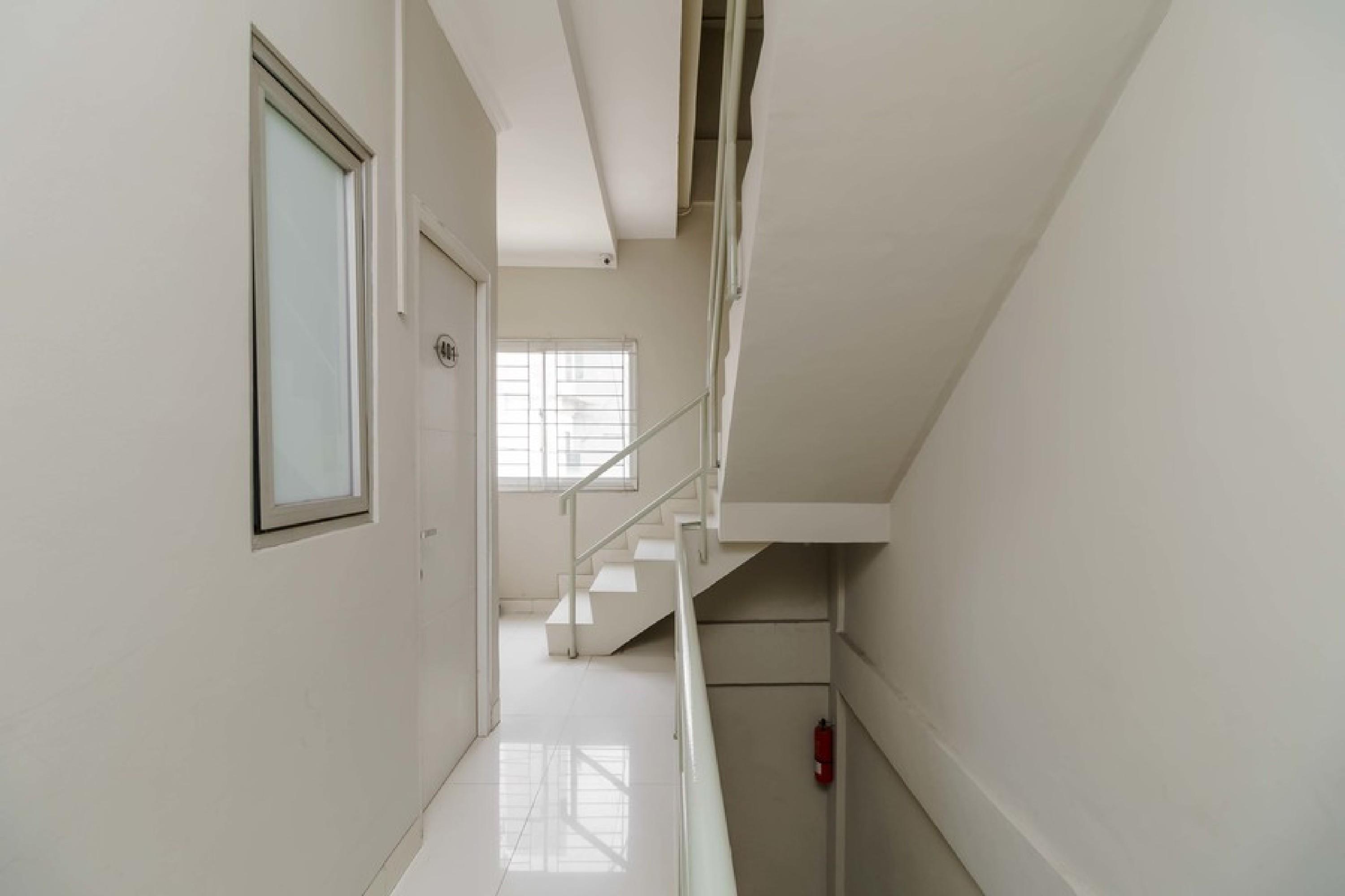 Готель Reddoorz @ Mangga Besar 2 Джакарта Екстер'єр фото