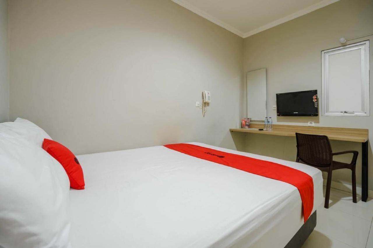 Готель Reddoorz @ Mangga Besar 2 Джакарта Екстер'єр фото